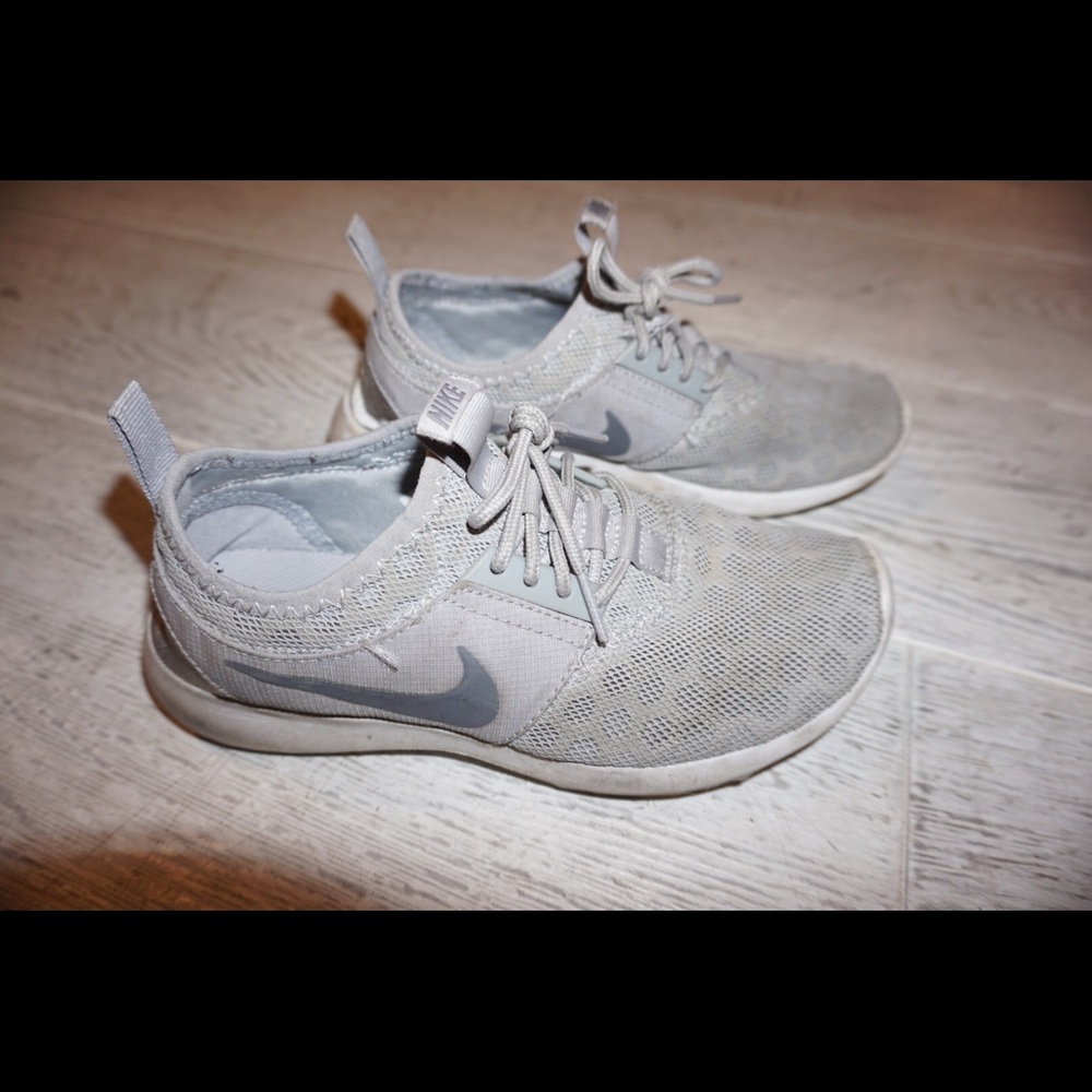 Nike shoes Size 6 Grey